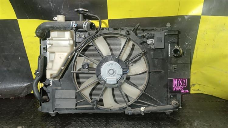 Радиатор основной Тойота Аква в Волгодонске 116562
