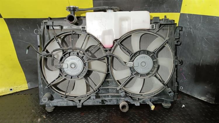 Радиатор основной Тойота Эсквайр в Волгодонске 116768