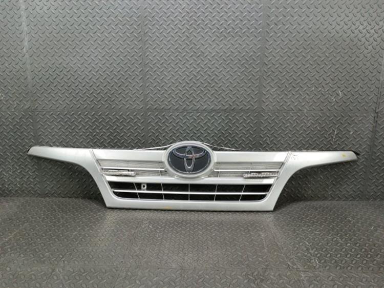 Решетка радиатора Тойота Тойоайс в Волгодонске 440640