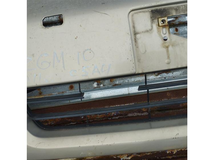 Решетка радиатора Тойота Исис в Волгодонске 91581